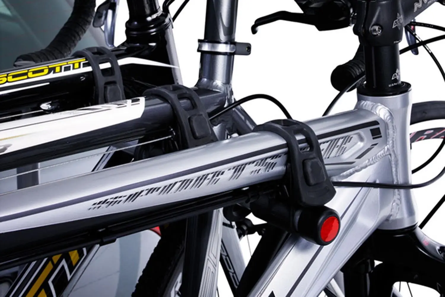 Suport biciclete Thule HangOn 972 cu prindere pe carligul de remorcare pentru 3 biciclete 3